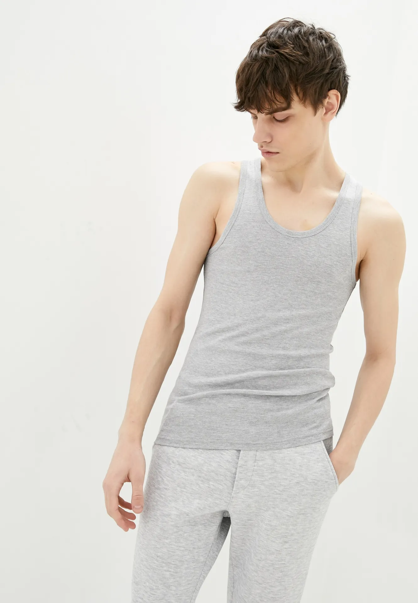 Straight fit V-neck t-shirt 