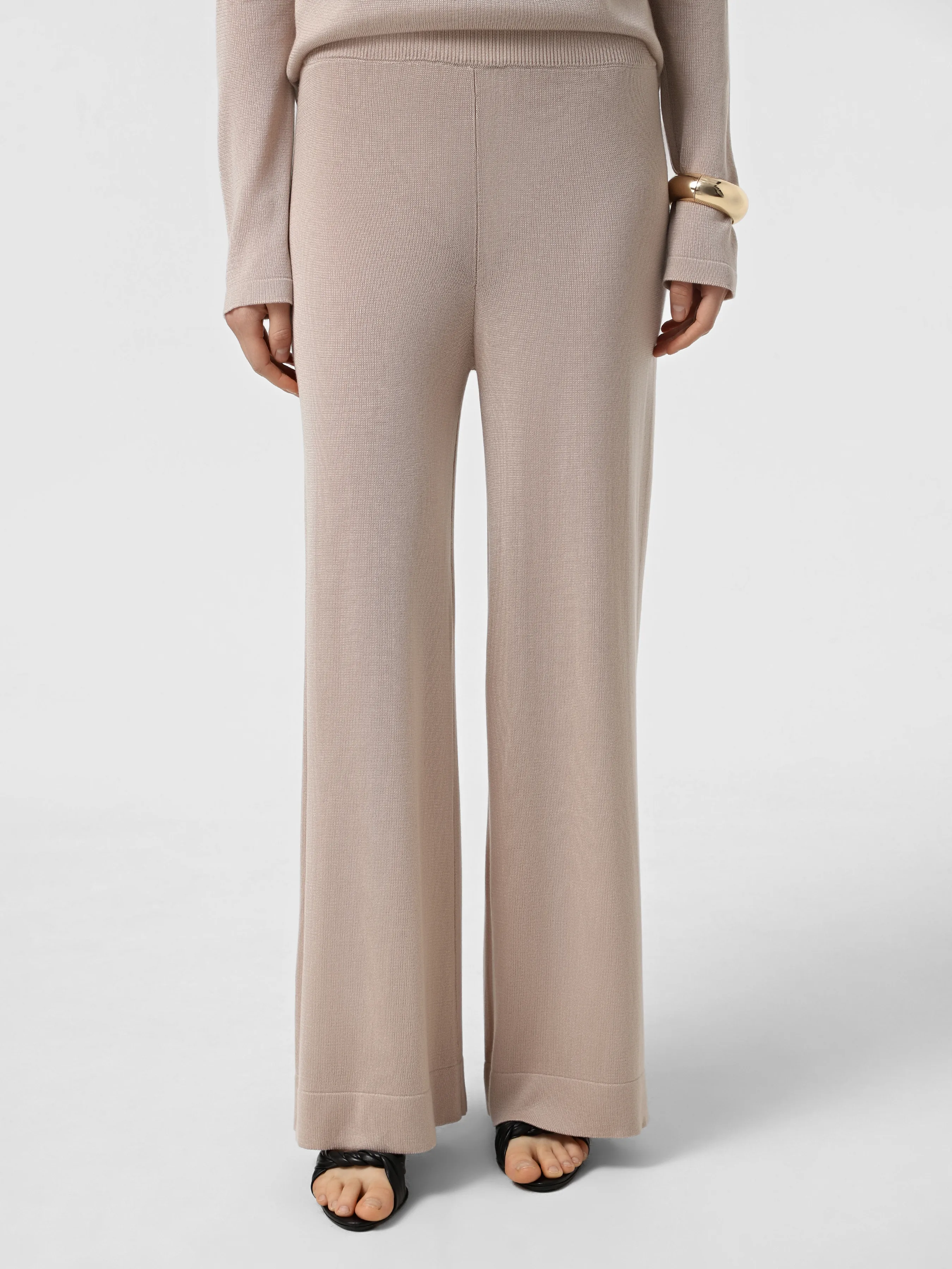 Pants knitted