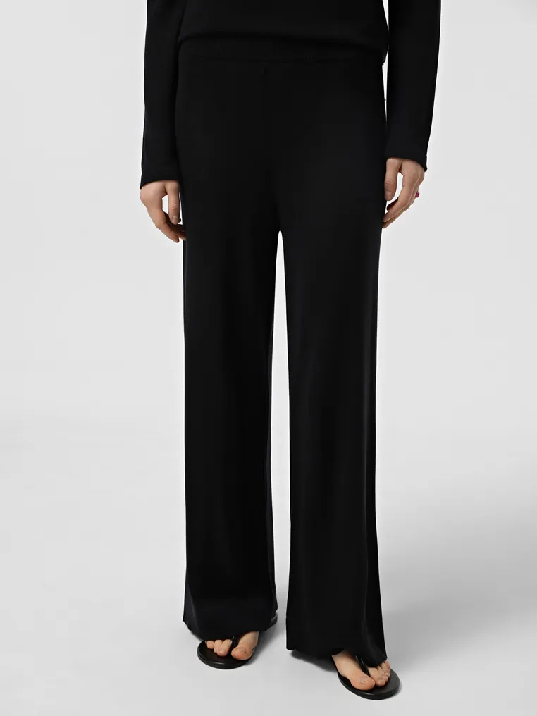 Pants knitted